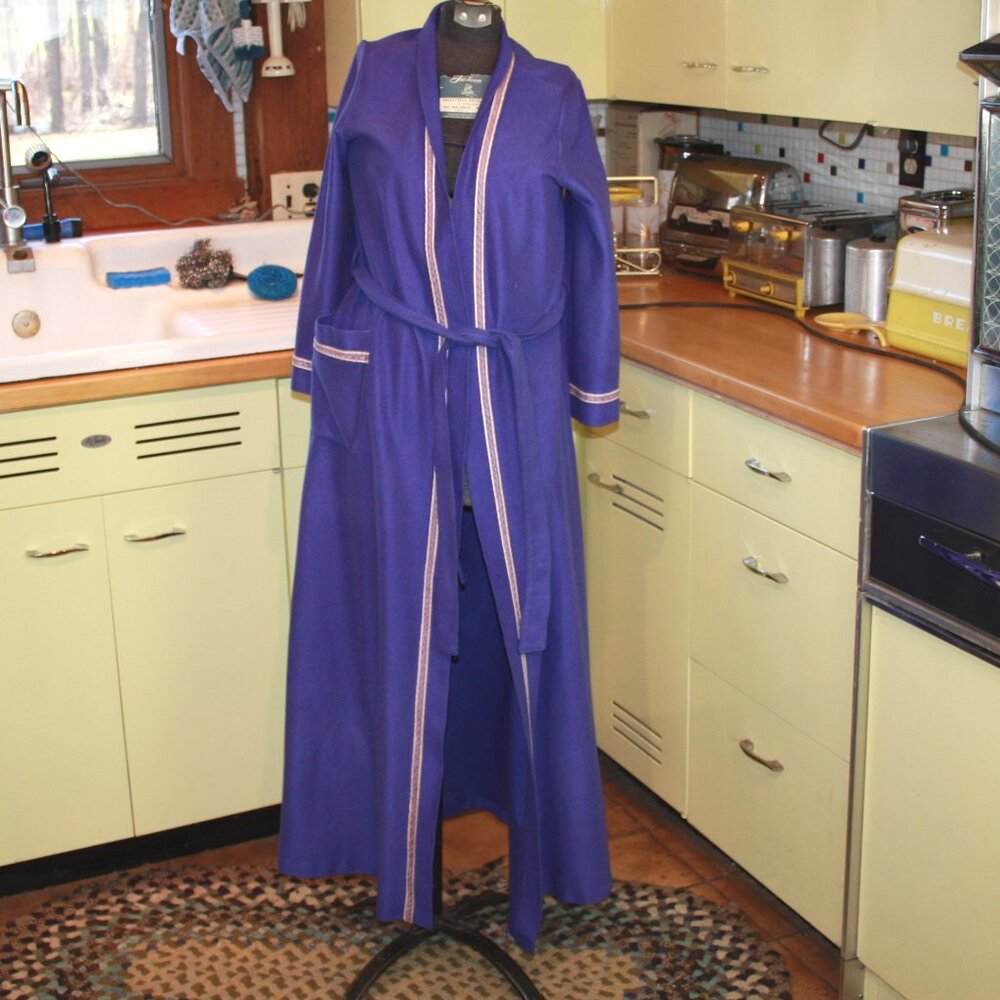 Vintage At HomeWear Ladies Bath Robe Union Made
